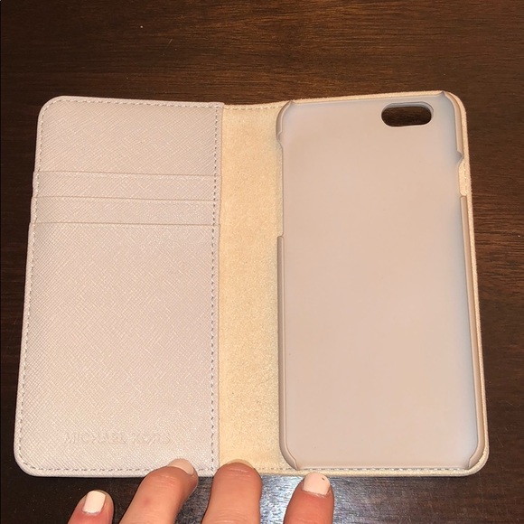 Michael Kors, IPhone 6/6s wallet phone case. - Picture 2 of 3
